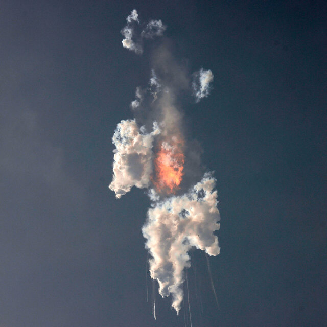 SpaceX Starship exploding