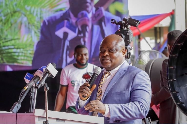 Mudashiru Obasa interacting with constituents in Agege