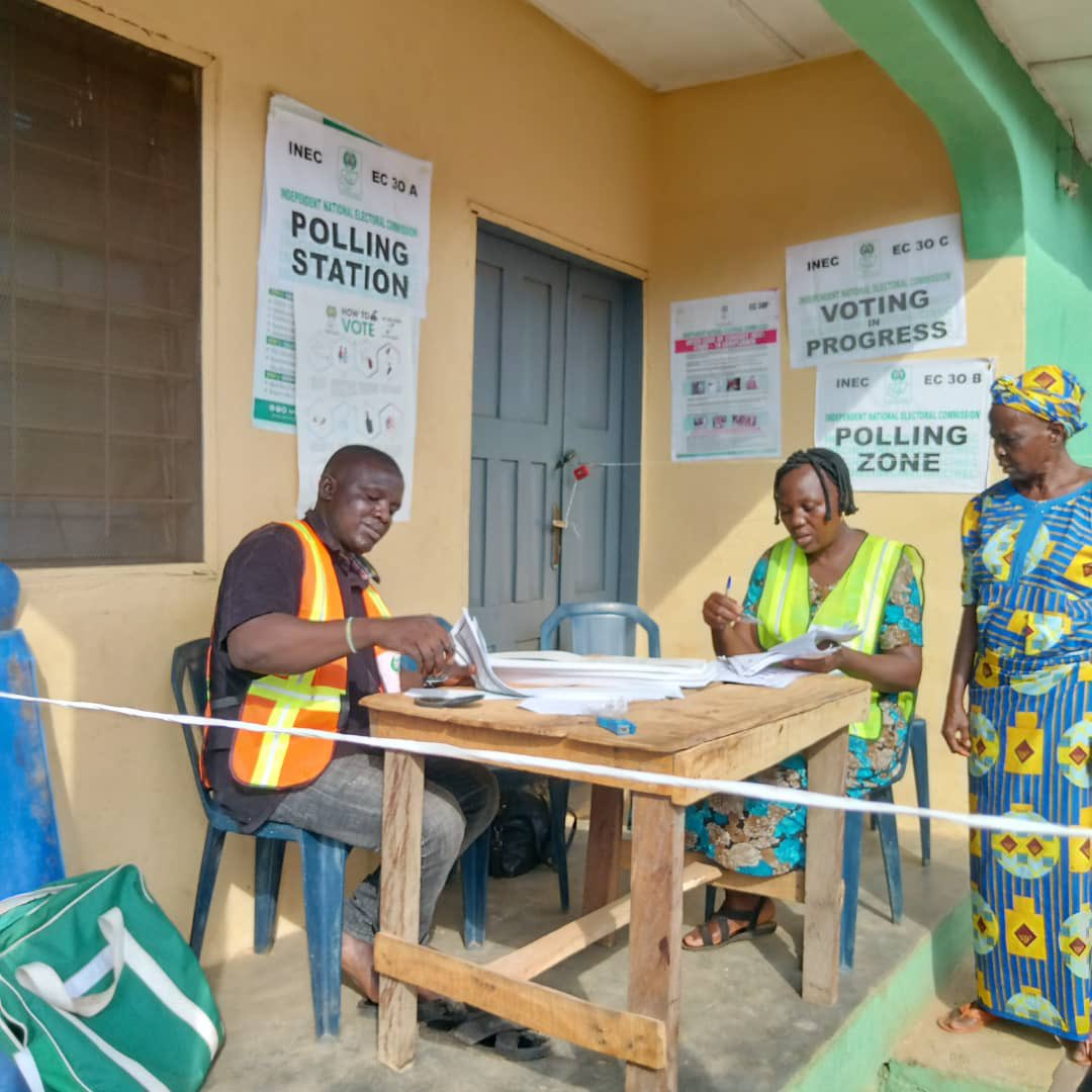 Nigerian voters at a polling station